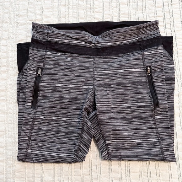 ✨Lululemon Black, White, & Gray Striped Leggings with Cutouts, Size 10 - Picture 1 of 11
